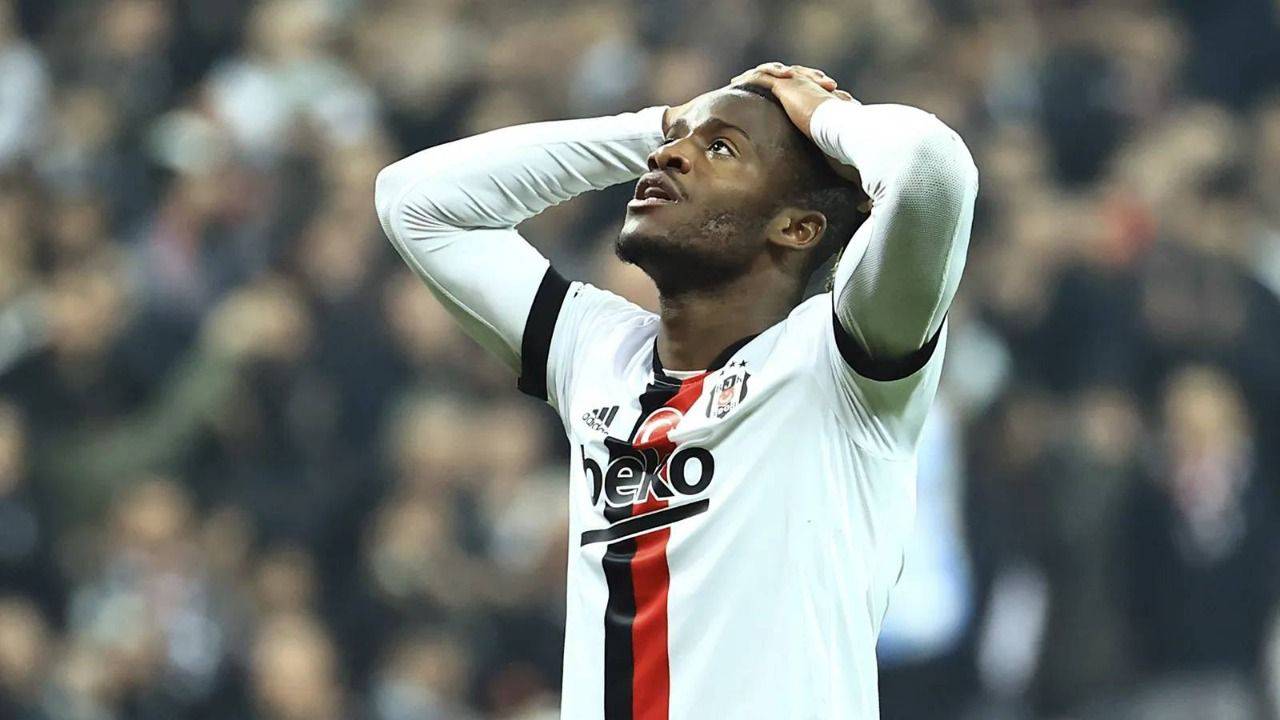 Geçtiğimiz sezon başı kiralanan ve büyük beklenti yaratan Belçikalı santrfor Michy Batshuayi’nin performansından memnun kalmayan siyah-beyazlılar, yıldız oyuncunun bonservisini almak için herhangi bir girişimde bulunmamıştı. Ayrıca sözleşmeleri sona eren Cyle Larin ve Güven Yalçın ile de yeniden anlaşma sağlanmamıştı.