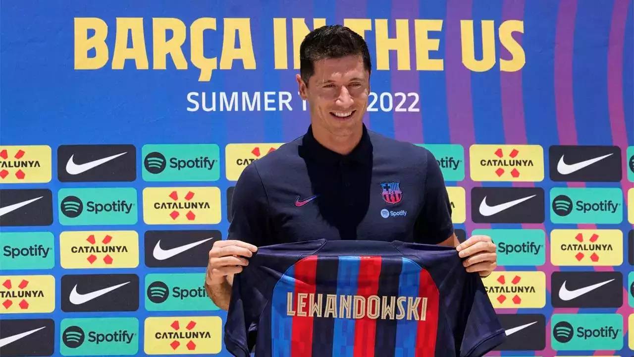 Bayern Münih’e imza attığı 2014 yazından bu yana gerek Bundesliga’da gerek Avrupa arenasında takımı adına gol makinesine dönüşen Robert Lewandowski, Bavyera ekibinden ayrıldı ve İspanya La Liga devi Barcelona’ya transfer oldu.