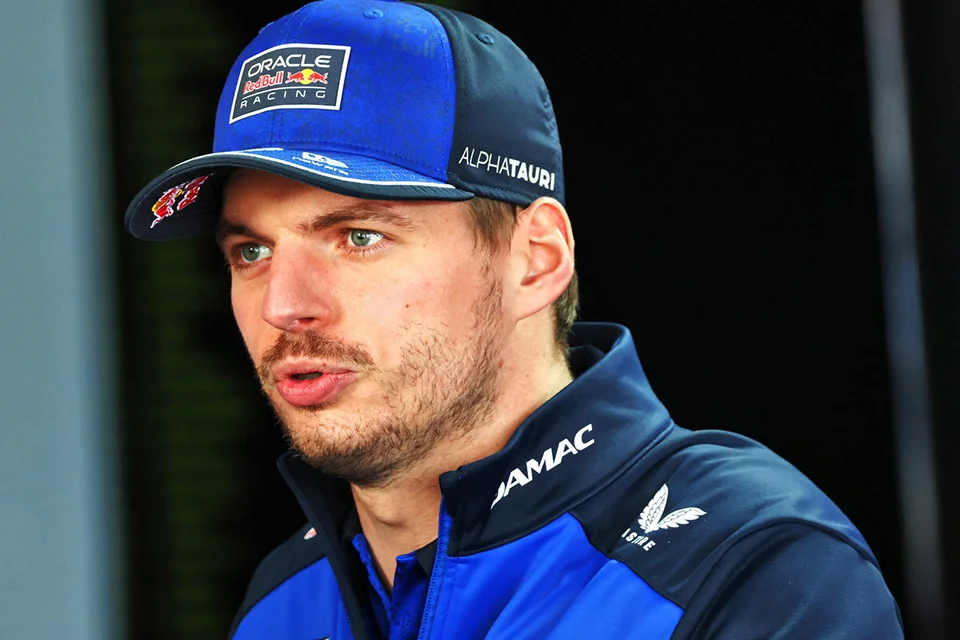 Max Verstappen, gazeteciyi odadan çıkardı!
