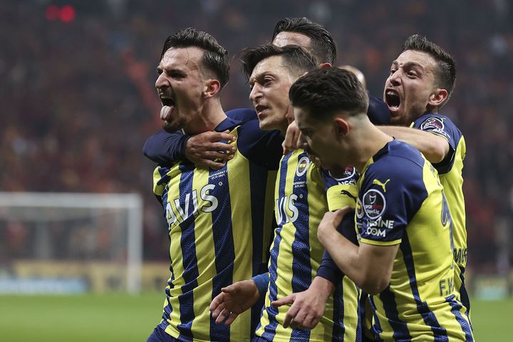 Serdar Dursun ile İrfan Can Kahveci; Pelkas'ın düğününde şov yaptılar