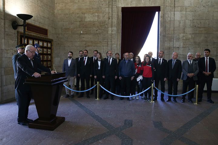 Gençlerbirliği yönetimi Anıtkabir'i ziyaret etti