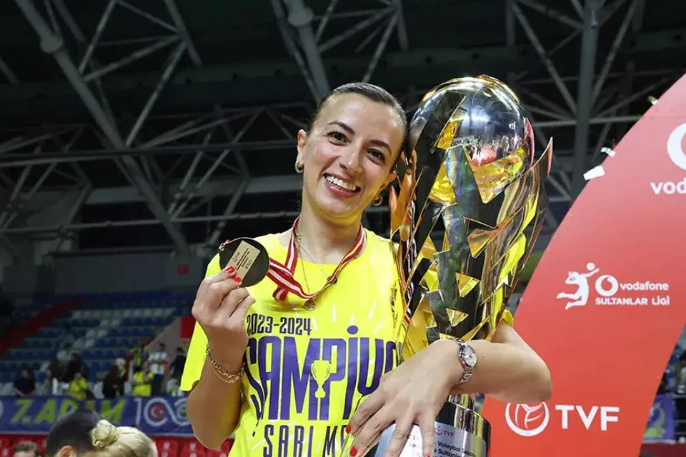 Fenerbahçe Kadın Voleybol Takımı'nın direktörü Pelin Çelik oldu!